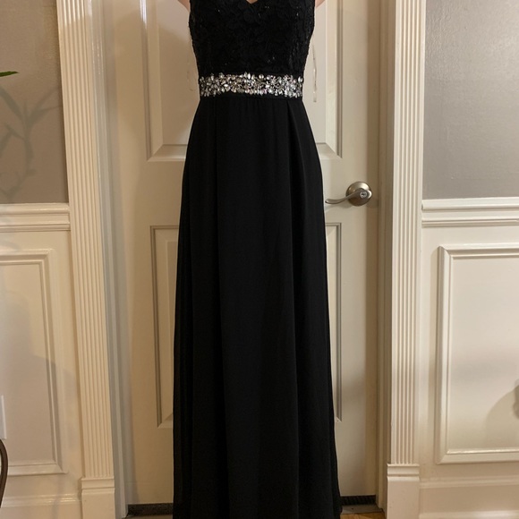 Women’s junior black halter maxi dress size (M) - Picture 3 of 11